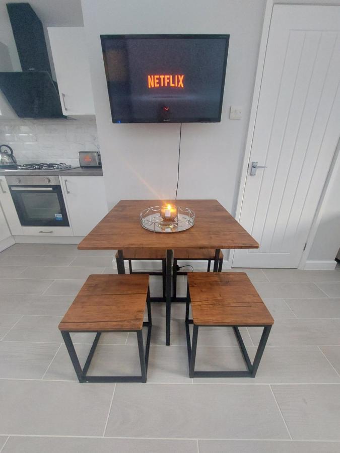 New, Stylish Studio Flat With Private Patio And Free On-Street Parking Check Out At 11Am Bournemouth Exterior photo