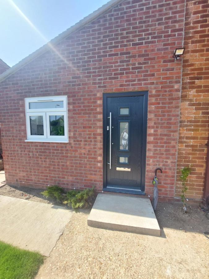 New, Stylish Studio Flat With Private Patio And Free On-Street Parking Check Out At 11Am Bournemouth Exterior photo