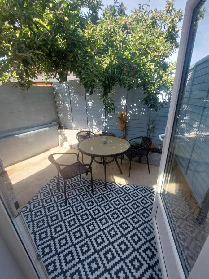 New, Stylish Studio Flat With Private Patio And Free On-Street Parking Check Out At 11Am Bournemouth Exterior photo