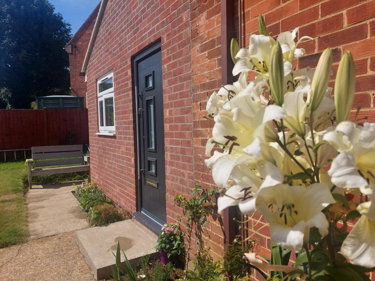 New, Stylish Studio Flat With Private Patio And Free On-Street Parking Check Out At 11Am Bournemouth Exterior photo