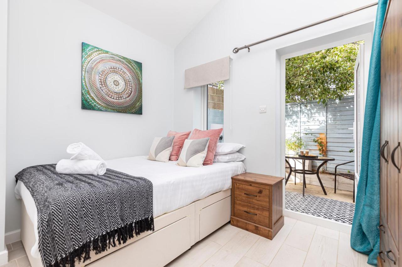 New, Stylish Studio Flat With Private Patio And Free On-Street Parking Check Out At 11Am Bournemouth Exterior photo