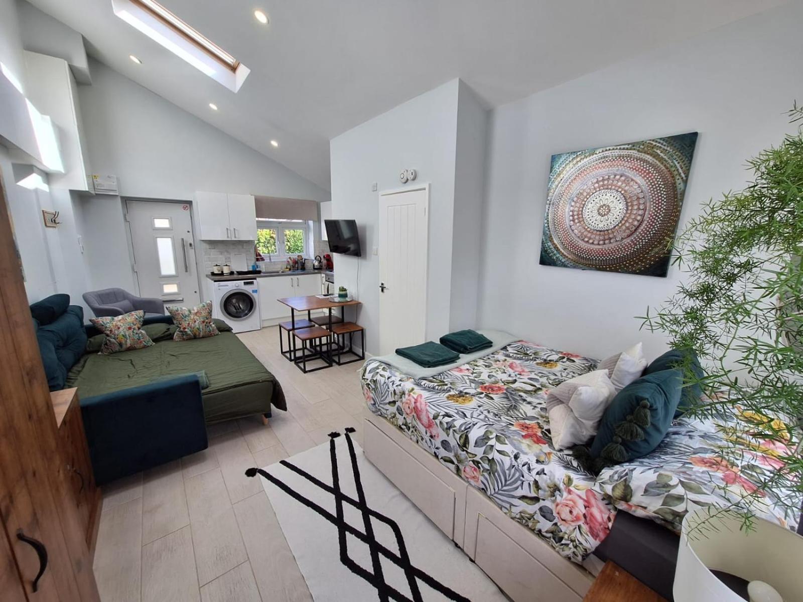 New, Stylish Studio Flat With Private Patio And Free On-Street Parking Check Out At 11Am Bournemouth Exterior photo