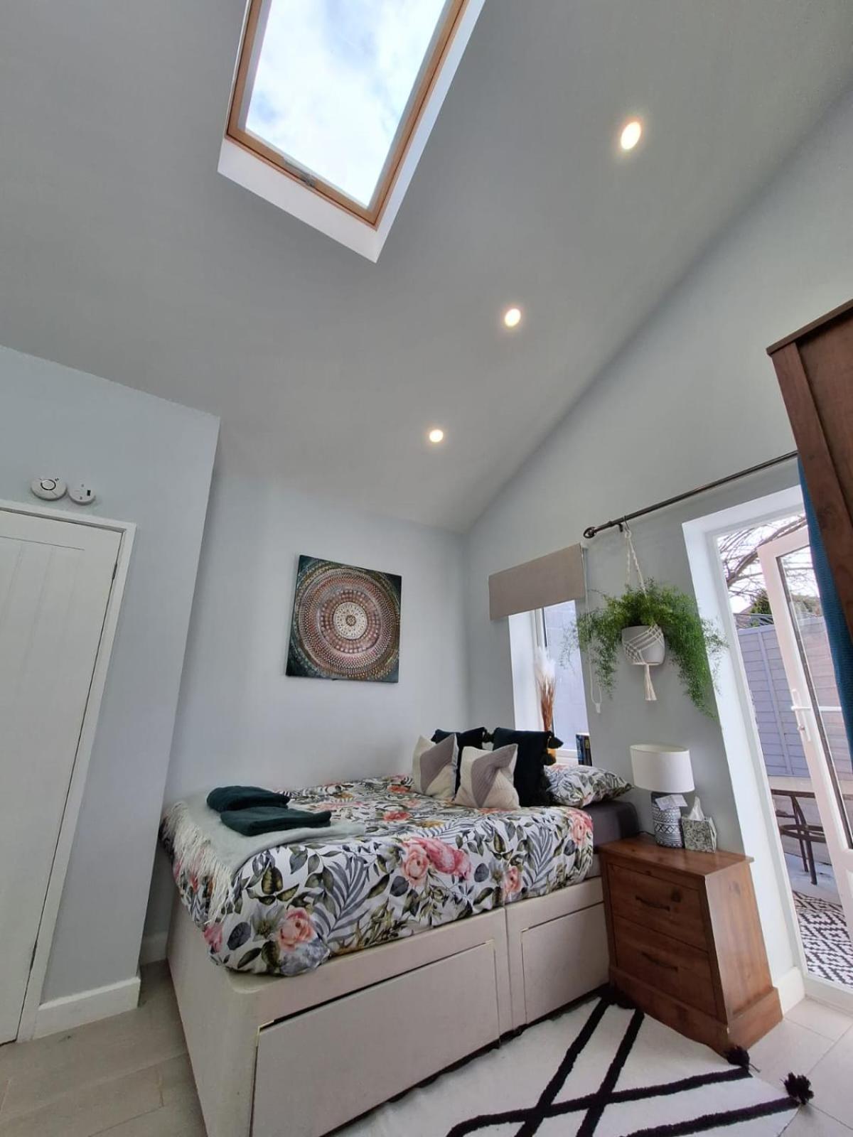 New, Stylish Studio Flat With Private Patio And Free On-Street Parking Check Out At 11Am Bournemouth Exterior photo