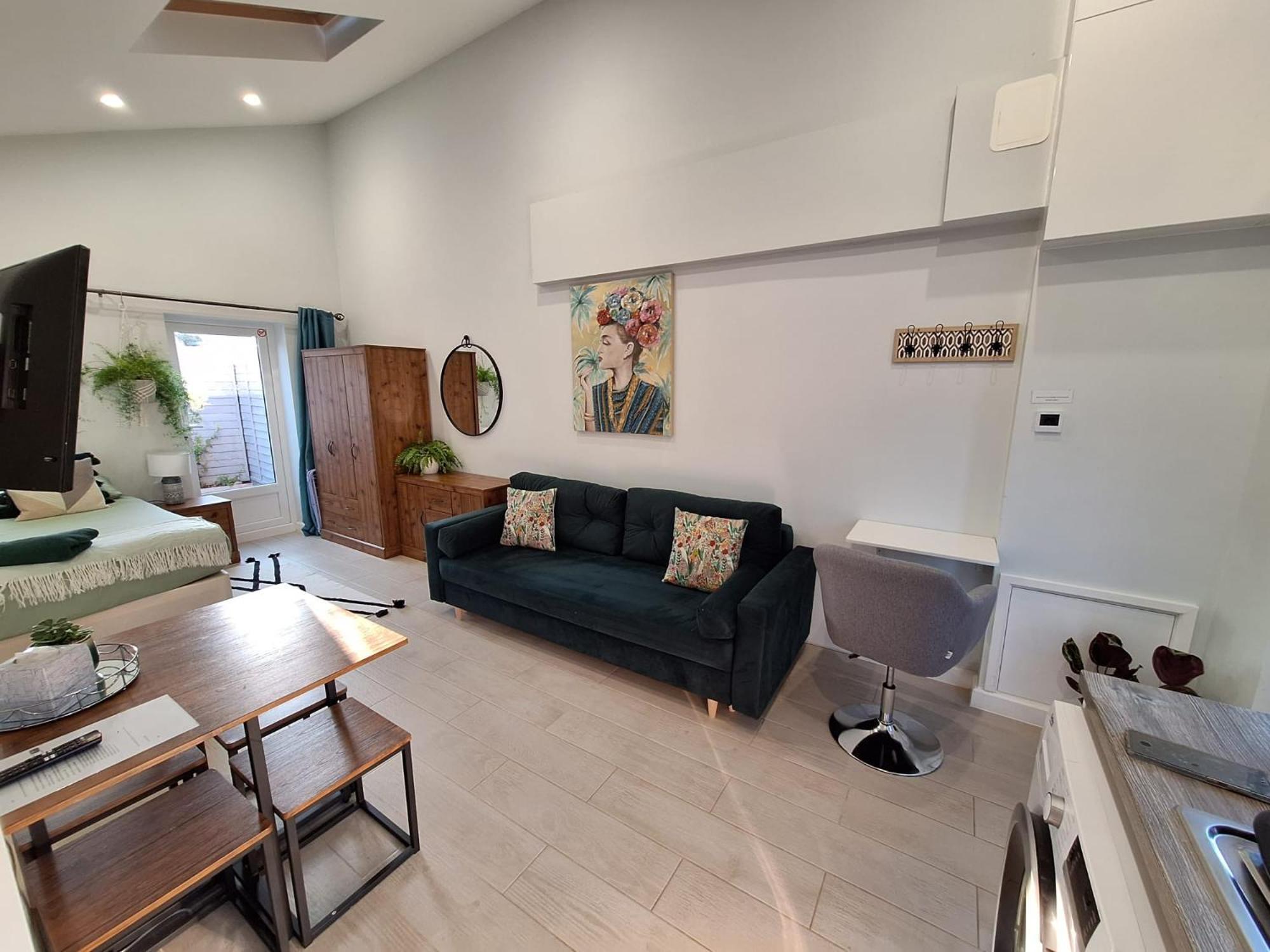 New, Stylish Studio Flat With Private Patio And Free On-Street Parking Check Out At 11Am Bournemouth Exterior photo